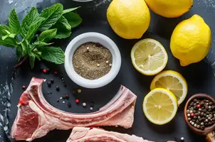 Agneau épicé au cumin, yaourt frais et menthe citronnée