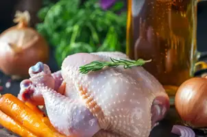 Poulet mijoté à la bière brune et aux légumes du jardin