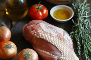 Canard épicé aux saveurs suya et légumes colorés