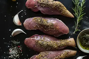 Canard au miel et zaatar, éclats de citron et d'ail