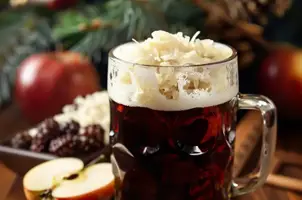 Cerf en choucroute aux pommes et baies de genièvre à la bière