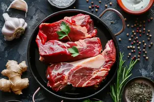 Délice de cerf mariné au yaourt et garam masala, parfumé à l'ail et au gingembre