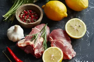 Lapin épicé à l'ail et coriandre au citron