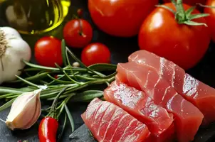 Délice de thon aux tomates et poivrons rouges à l'ail et huile d'olive