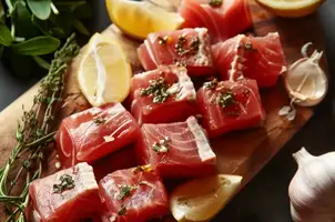Délice de thon à la harissa, câpres et citron confit à l'ail