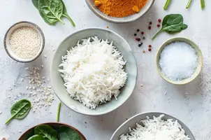Délice de morue au curry, lait de coco et épinards sur lit de riz basmati