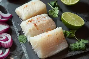 Délice de morue au citron vert, piment rouge et coriandre